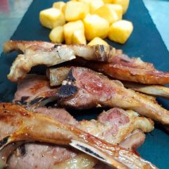 Ración-de-chuletitas-de-cordero