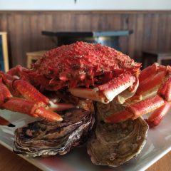 nuestra famosa racion de centolla con ostras